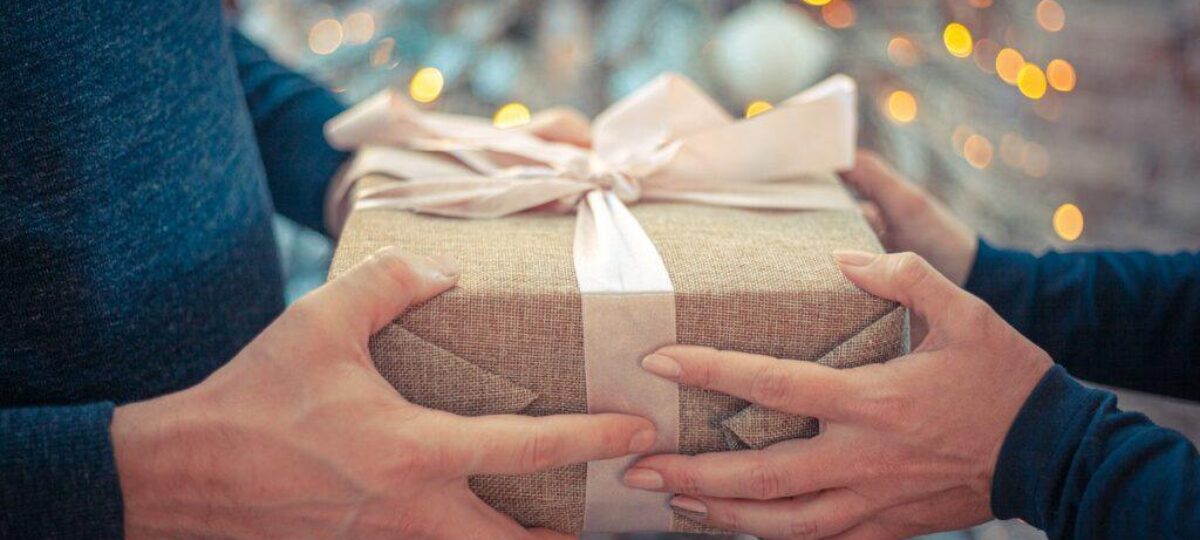 Gift 4669449 1280